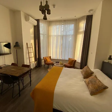 Oranjestaete מלון 3*