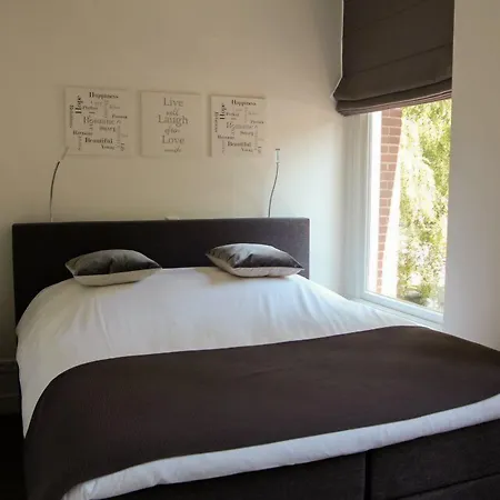 Oranjestaete מלון