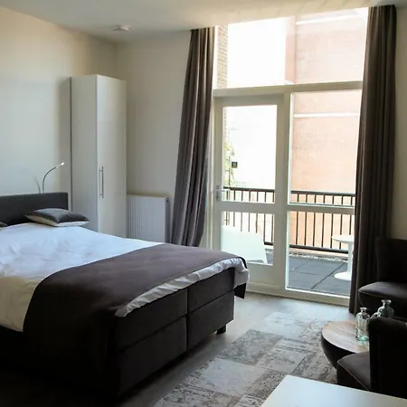 מלון Oranjestaete 3*